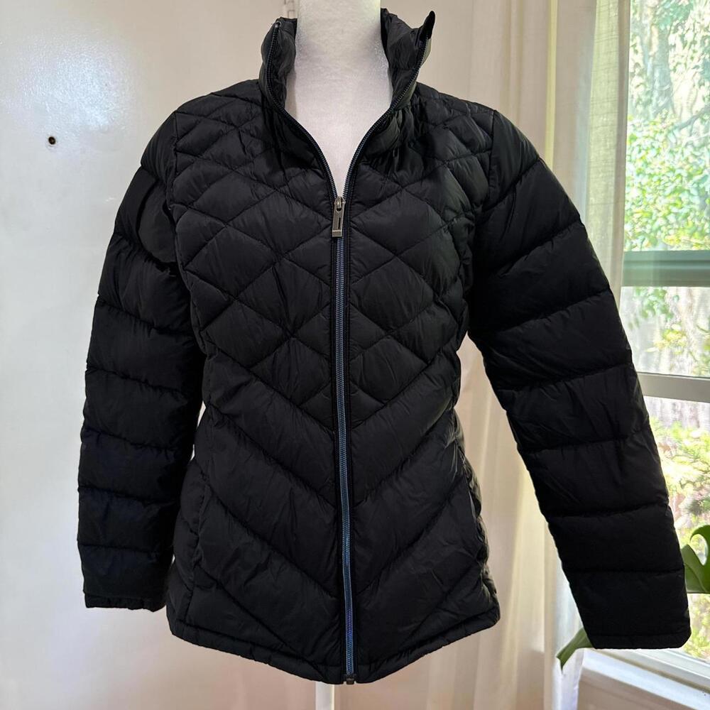 Lucy Lightweight Quilted Puffer – Size M (Black w/ Blue Zip Detail)